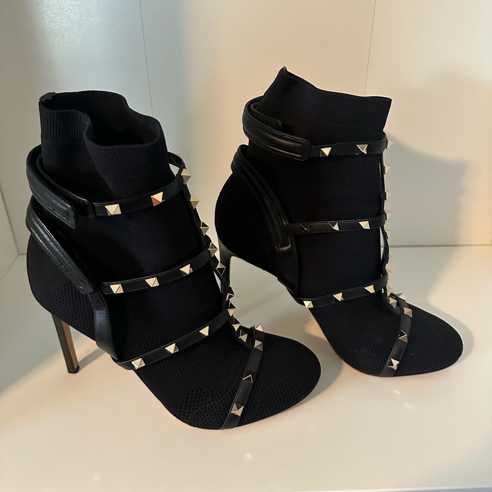 Must haves!!!!! Valentino boots!